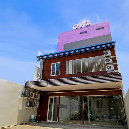 Super Oyo 168 K-15 Residence Surabaya Buitenkant foto