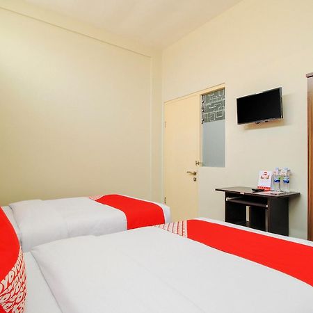Super Oyo 168 K-15 Residence Surabaya Buitenkant foto