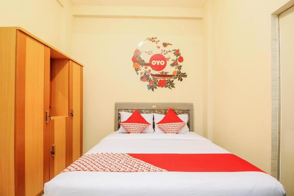 Super Oyo 168 K-15 Residence Surabaya Buitenkant foto