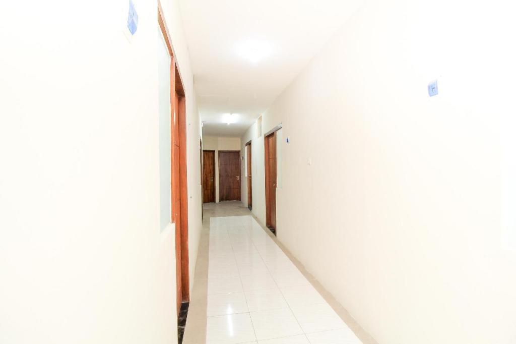 Super Oyo 168 K-15 Residence Surabaya Buitenkant foto