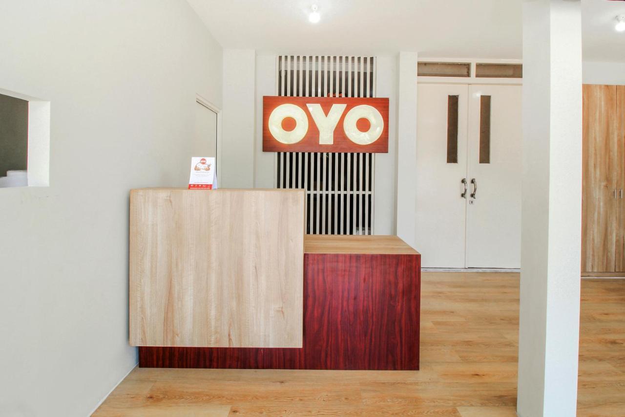 Super Oyo 168 K-15 Residence Surabaya Buitenkant foto