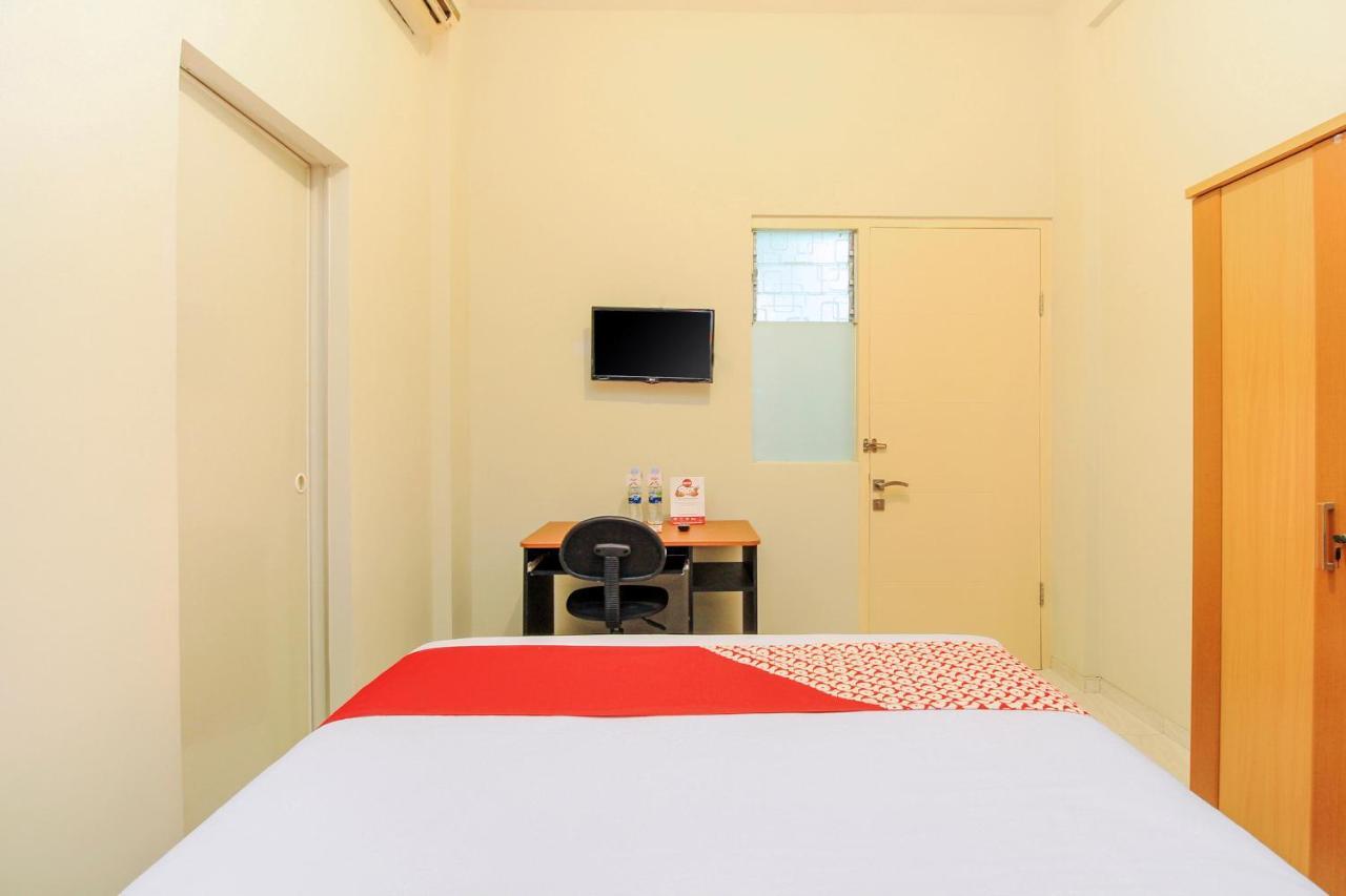 Super Oyo 168 K-15 Residence Surabaya Buitenkant foto