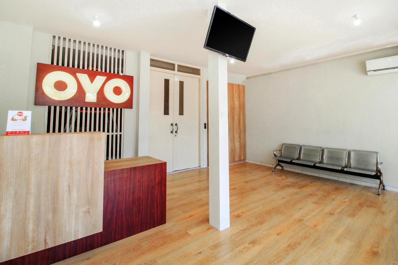 Super Oyo 168 K-15 Residence Surabaya Buitenkant foto