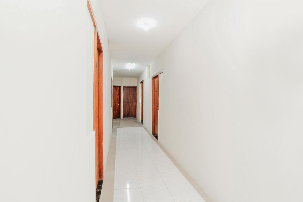 Super Oyo 168 K-15 Residence Surabaya Buitenkant foto